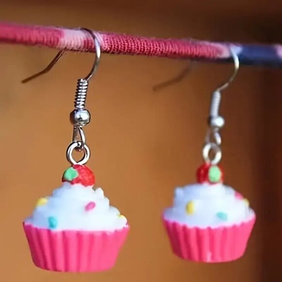 #02 Adorable Resin Cupcake Pendant Earrings - Picture 1 of 3